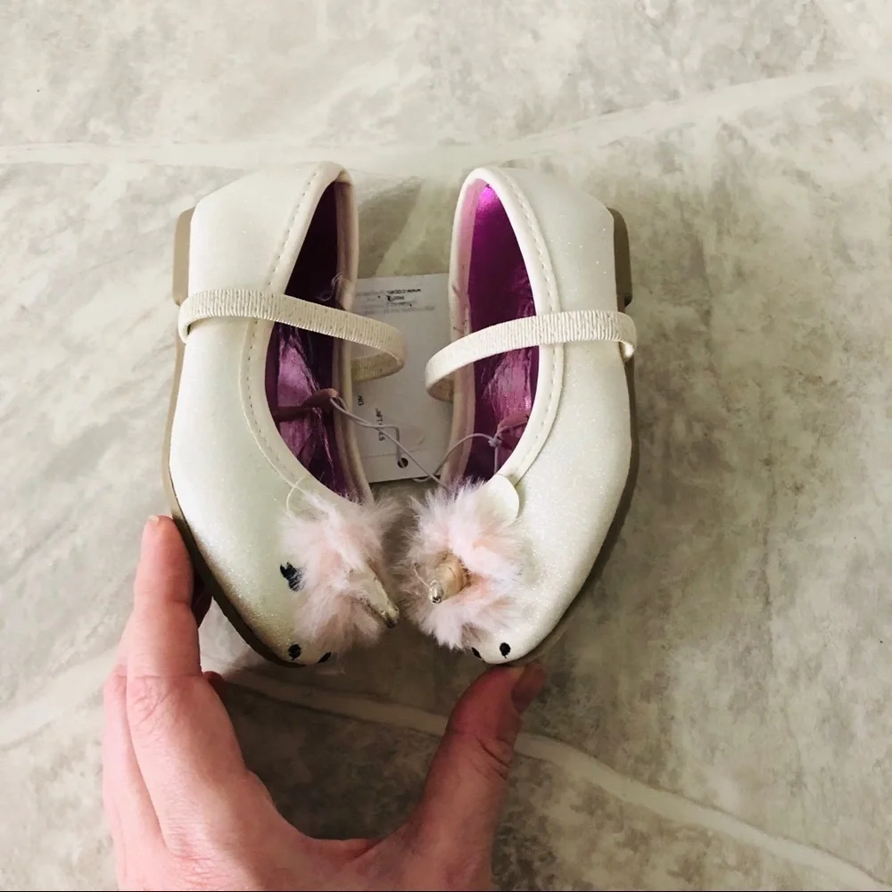 NWT CAPELLI white sparkly glitter furry unicorn pom Pom flat white girls SZ 5